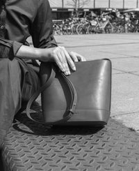 DECADENT COPENHAGEN EDITH small bucket bag Crossbody-väskor Vegetal Black