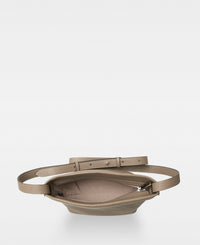 DECADENT COPENHAGEN FIE small crossbody bag Crossbody-väskor Sand